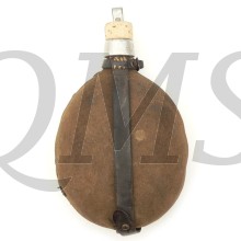 This is a nice German World War 1 M1893 Canteen (Feldflasche). Aluminum canteen, closed by a cork, I've not seen this type of cork before. The canteen is complete with felt cover and leather harness. The canteen is not visible maker marked or dated. The c