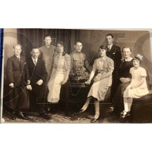 Studio portret soldaat met familie 1939