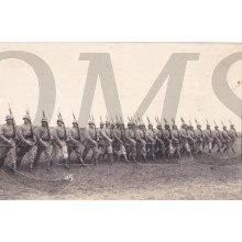 AnsichtsKarte (Mil. Postcard ) 1914 Marchierende soldaten