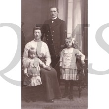 Prent briefkaart 1914 Marine officier met gezin