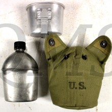 Cover M19136 with canteen and cup (Veldfles met mok en hoes M1936)