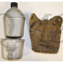 Cover M36 1942 with canteen and cup M1936 (Veldfles met mok en hoes M1936)