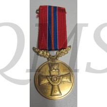 Medaille voor het 40-jarig lidmaatschap van de Bond van Nederlandse Militaire Oorlogsslachtoffers plus miniatuur