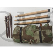 Zeltbahn 31 mit 3 teilige stocke, 3 teiliger set Zelt-Pflocke bakeliet und beriehmung ((Shelter quarter M31, with poles, set of 3 Tent-herrings/pegs bakelite and dated straps)