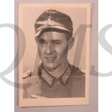 Studio portret (Mil Postcard) WH man with M43 einheitsmutze