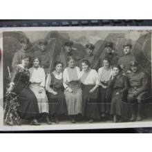 AnsichtsKarte (Mil. Postcard) photo 1916 soldaten mit Frauen