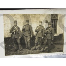 Foto 4 manschappen in gevechts kleding 1914 