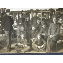 Foto groep soldaten in barak/slaapzaal