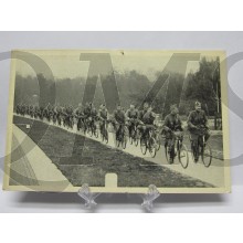 Prent briefkaart mobilisatie 1940 Nederland paraat Wielrijders