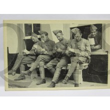Prent briefkaart mobilisatie 1939 Nederland paraat lezende soldaten