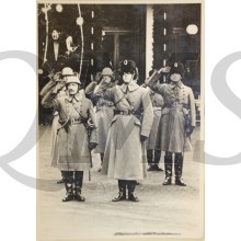 Prent briefkaart 1940 mobilisatie Z.D.H. Prins Bernhard tijdens het Defilé voor het paleis Noordeinde