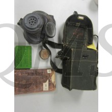 Gasmasker met Tropical tas Light Service M1943 (Gasmask with Tropical bag Light Service M1943)