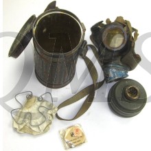 Gasmaske M30 mit M35 Blechbüchse mit beriemung  (Gasmask M30 mit M35 Cannister with straps)