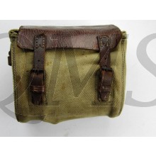 . eetketel in foedraal, onberedenen, canvas en bruin leer, oud model