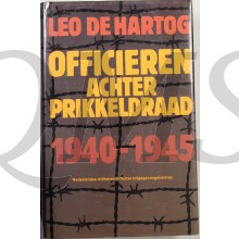 Officieren achter prikkeldraad