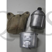 Cover M36 1942 with canteen and cup M1936 (Veldfles met mok en hoes M1936)