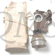 Burgerbescherming gasmasker in tas (Civil defence gasmask in canvas bag)