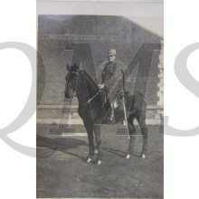 Foto Huzaar te paard met sabel