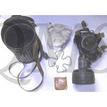 Gasmaske M30 mit M35 Blechbüchse mit beriemung (Gasmask M30 mit M35 Cannister with straps)