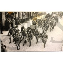Foto Optrekkende infanteristen Klarendaalseweg Arnhem 1940