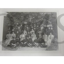 Foto groep officieren Artillerie met vrouwen uitreiking medaille Breda sept 1908
