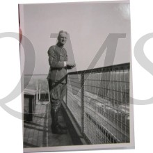 Foto officer op Balkon 1940