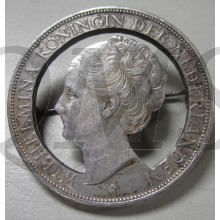 Zilveren broche , uitgezaagde rijksdaalder 1938, anti duits