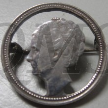 Zilveren broche, uitgezaagd kwartje 1940