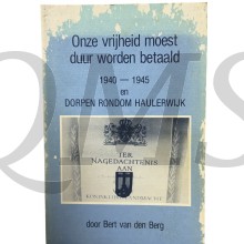 	De schrijver laat in dit boek de gebeurtenissen tijdens de oorlog op indringende wijze passeren en laat een gevoel achter van hoe waanzinnig een oorlog is. Het laatste derde deel vertelt de geschiedenis vanaf de 17e eeuw van de dorpen rondom Haulerwijk.