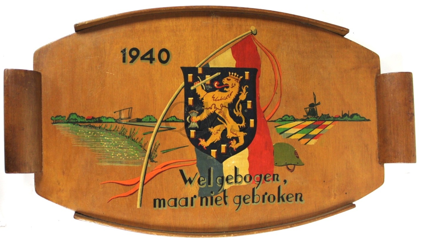 Dienblad 1940 wel gebogen niet gebroken