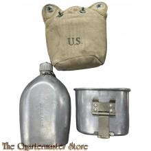 WW1 Cup and Canteen with cover M36 1942 (Hoes M1936 met WW1 mok en Veldfles)