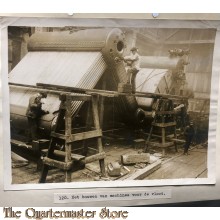 Press photo , WW1 Western front, building engines for the Navy