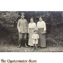 Studio Photo 1914-18  Soldat in uniform EK2 mit Familie
