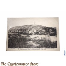 Postcard 1914-18 Fort de Vaux  Au premier plan, les tombes des soldats qui se sacrifierent pour travailler en eau le Commandant Raynal  et ses hommes , assieges en Juin 1916