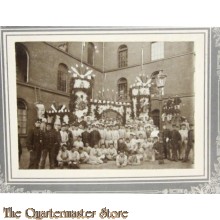 Grote foto groep soldaten/officieren in witte werkkleding viering 1913