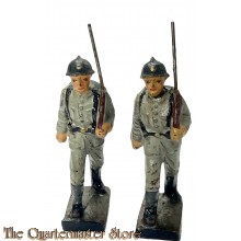France - 2x marching Soldat mit Gewehr "Lineol style" (France 2x marching soldiers carrying rifle WW2)
