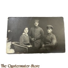 Studio photo 1914 2 Soldaten mit Geschwister