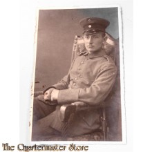 AnsichtsKarte (Mil. Postcard ) studio portret soldier with visorcap and bayonet