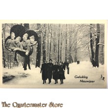Prent briefkaart  mobilisatie 1940 Gelukkig nieuwjaar 4 dames in het bos met kleine foto 4 soldaten