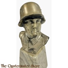 Deutscher Soldat auf marmer fuss (Bust of German Soldier on marble base)