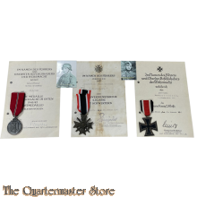 Abzeichen und Bezitszeugnis EK2 Ostmedaille KvK (Medals and Award documents for IC2 , Ostmedal and War cross)