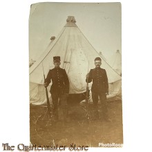 Foto 2 soldaten op wacht kampement 1900