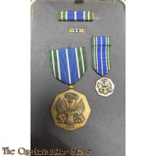 Medaille  US Army Military Achievement in doos met miniatuur (Boxed Medal US Army Military Achievement plus miniature)