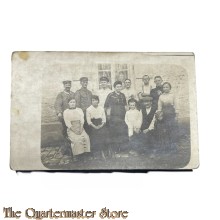 Studio photo 1914 3 Soldiers in uniform with family