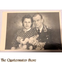 Studio portret decorated LW NCO with wife