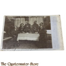 (Feld) Postkarte 1915 Gruppe Deutsche Soldaten Bier trinkend 