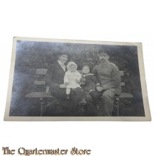 Photo 1915 Deutscher Soldat mit Familie 