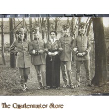 AnsichtsKarte (Mil. Postcard) photo 1916 Soldaten mit Familie