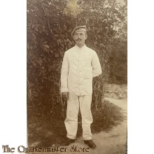 Postkarte/Studio photo 1914-18 Deutscher Soldat in weisser Arbeitskleidung