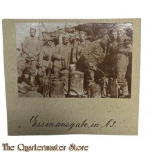 Photo 1917 Deutsche Soldaten beim Essenausgabe an der Front